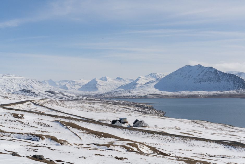 Breathtaking snowy landscape featuring mountains and a tranquil lake in winter.